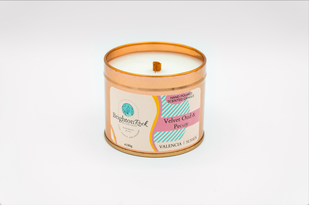 Velvet Oud & Peony Scented Candle in Rose Gold Tin (Wooden Wick) 190g